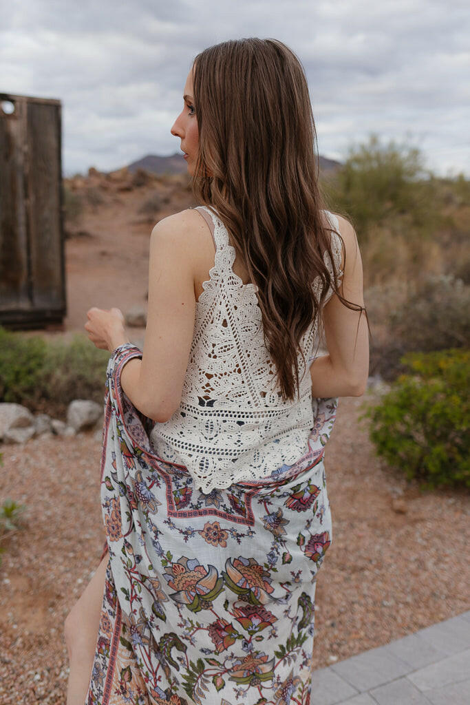 Natural Crochet Scallop Trim V-Neck Sleeveless Cami Top - Image 5